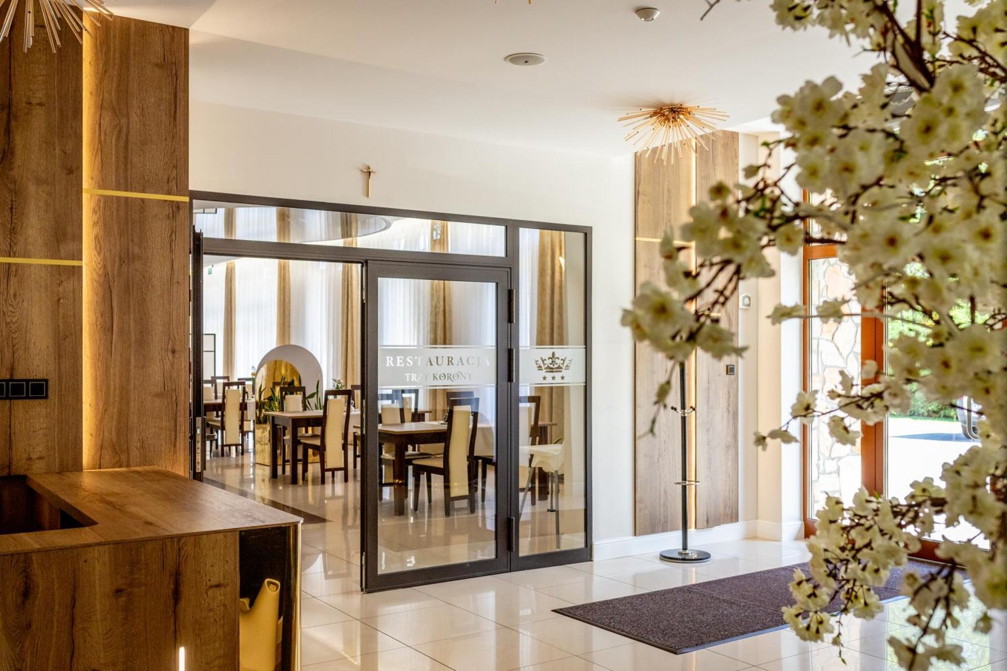 Trzy Korony Hotel Głogów Małopolski Екстериор снимка
