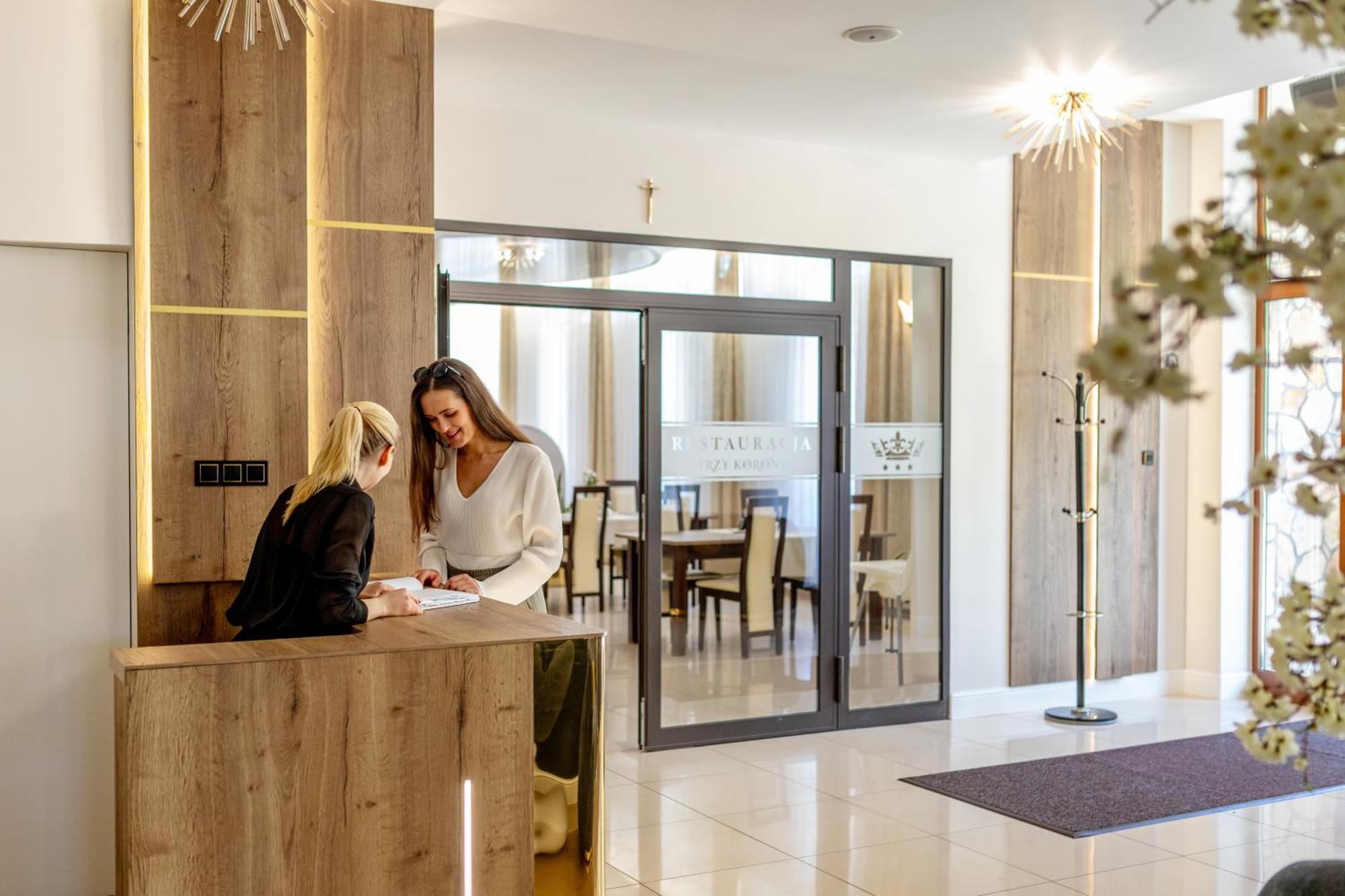 Trzy Korony Hotel Głogów Małopolski Екстериор снимка