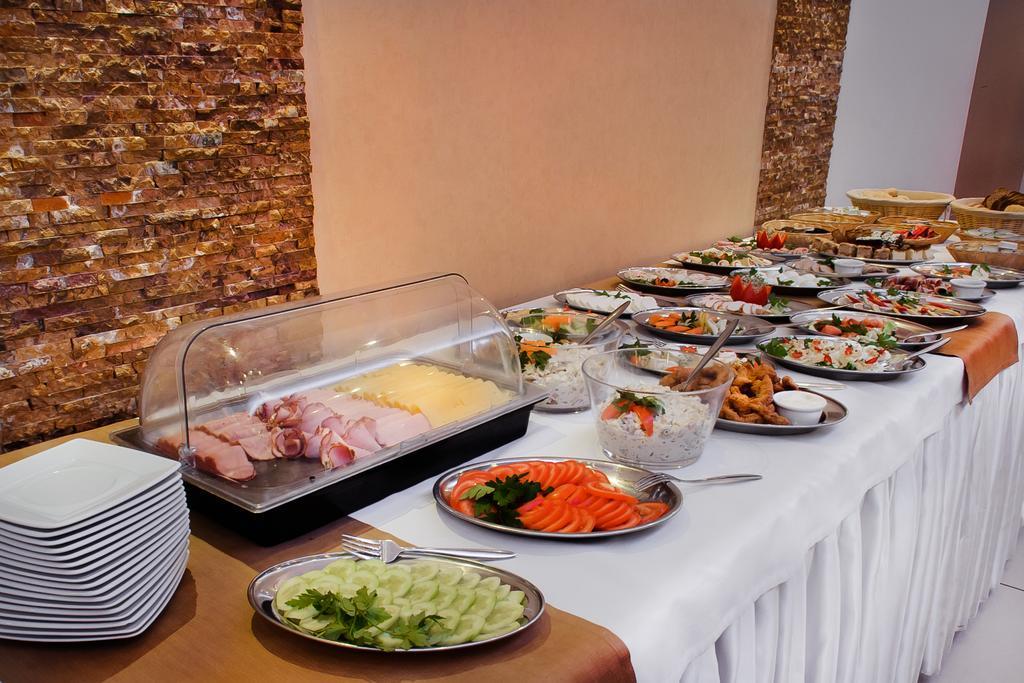 Trzy Korony Hotel Głogów Małopolski Екстериор снимка