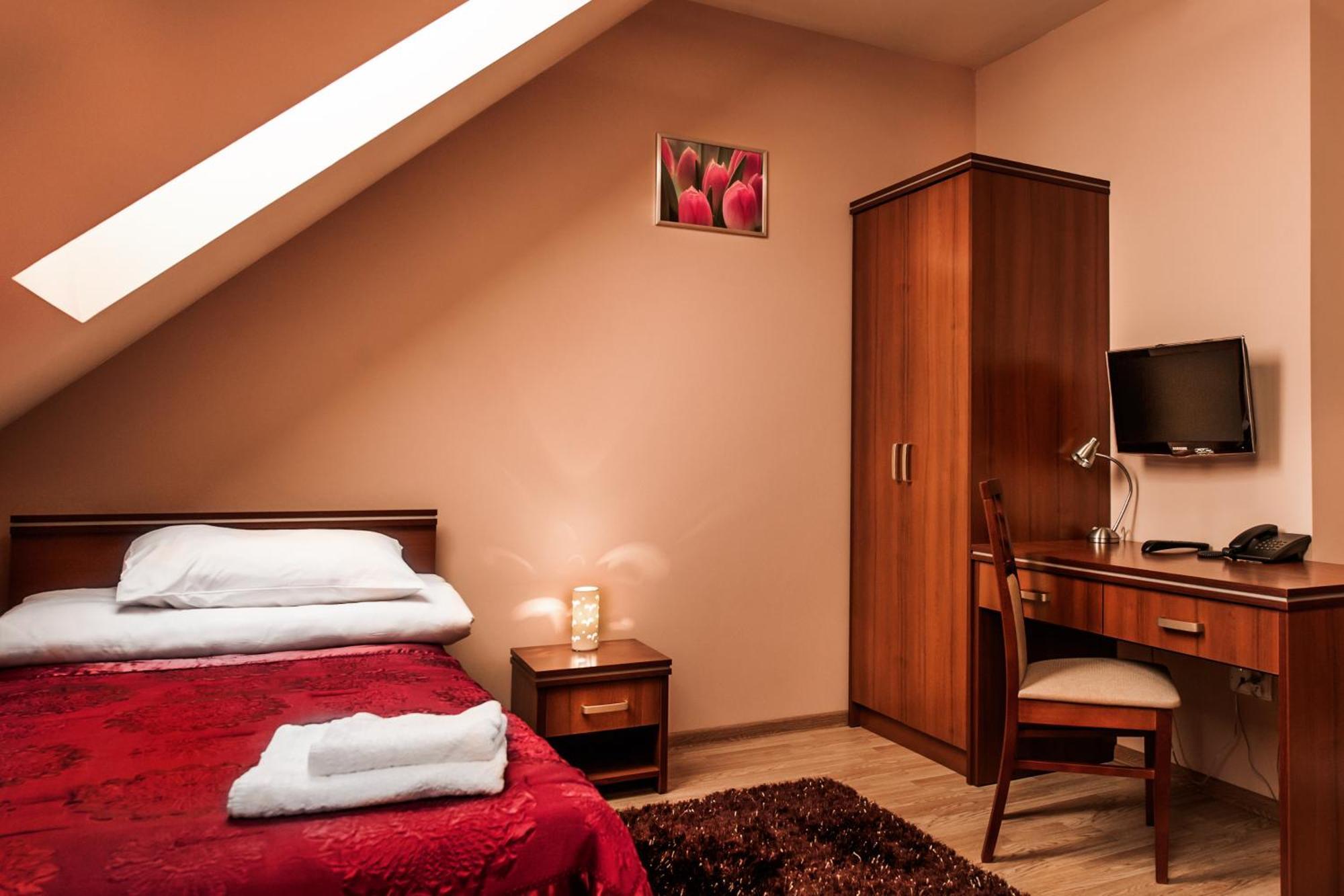 Trzy Korony Hotel Głogów Małopolski Екстериор снимка